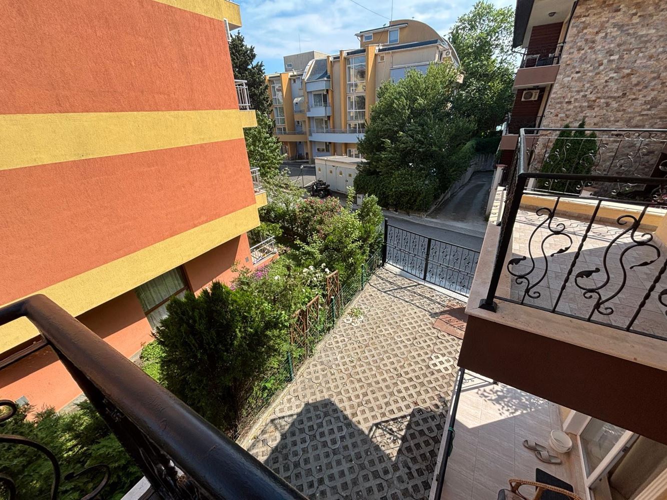Zweizimmerwohnung in einer ruhigen Straße in Ravda – nur wenige Schritte vom Meer entfernt