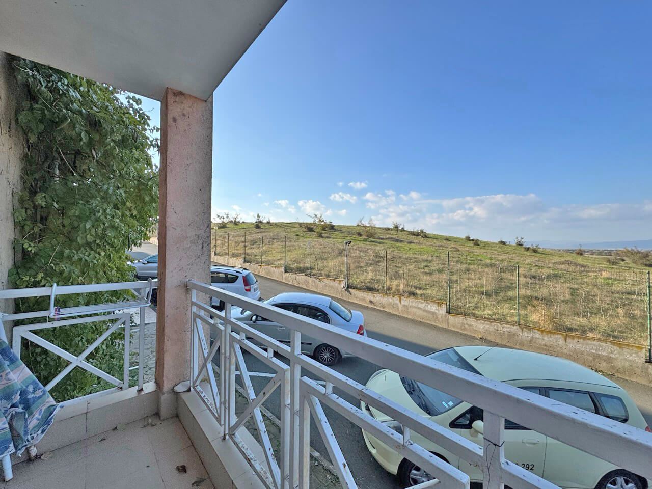 Funktionale Dreizimmerwohnung im Erdgeschoss in einem modernen Komplex in der Region Sonnenstrand