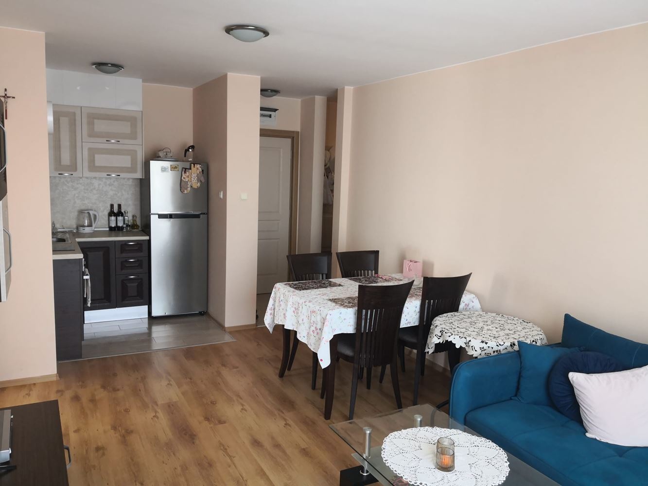 Geräumiges Apartment mit zwei Schlafzimmern und Blick auf den Pool und den Garten – vollständig möbliert in einer modernen Anlage in Sonnenstrand