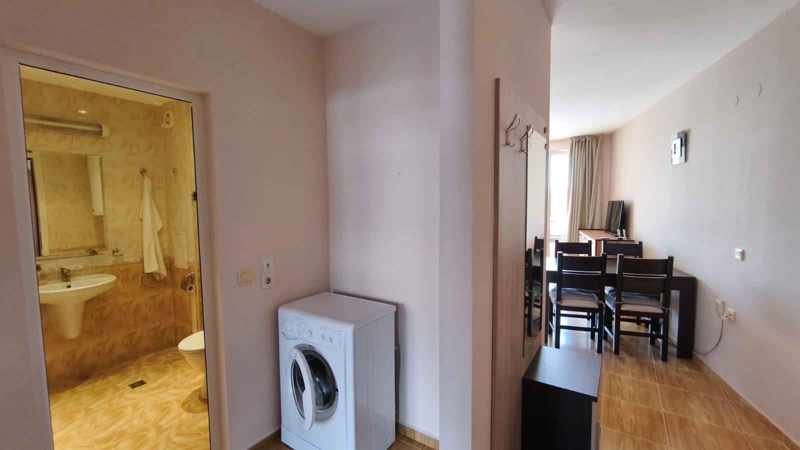 Geräumiges Zwei-Schlafzimmer-Apartment mit Meerblick in Sveti Vlas, nur 200 Meter vom Strand entfernt