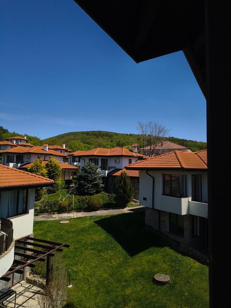 Renovierte Zwei-Schlafzimmer-Wohnung mit Panoramablick in einer modernen Anlage nahe Sonnenstrand
