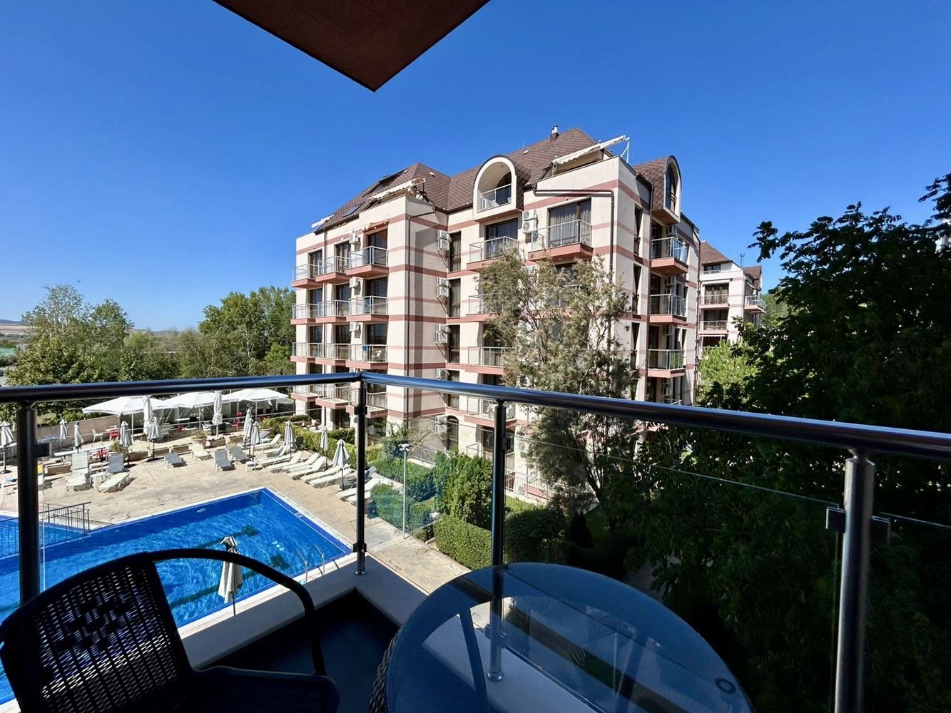 Gemütliche 2-Zimmer-Wohnung mit Pool- und Grünanlagenblick in einem großartigen Komplex in Sonnenstrand