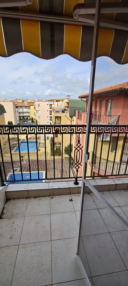 Elegant möbliertes Einzimmerwohnung mit Poolblick in Nessebar – ausgezeichnete Investition und Ferienimmobilie