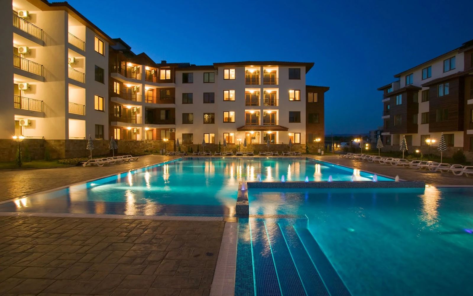 Apartment mit zwei Schlafzimmern und Poolblick in Nessebar – Raum, Komfort und ausgezeichnete Lage nur 300 Meter vom Meer entfernt