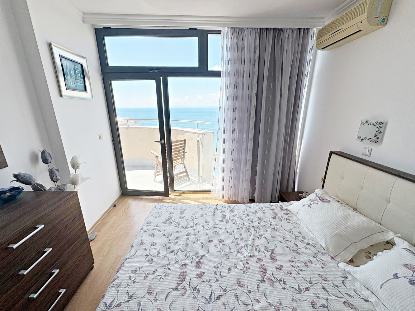 Luxuriöse 2-Zimmer-Wohnung mit Panoramablick auf das Meer in erster Linie in Sveti Vlas