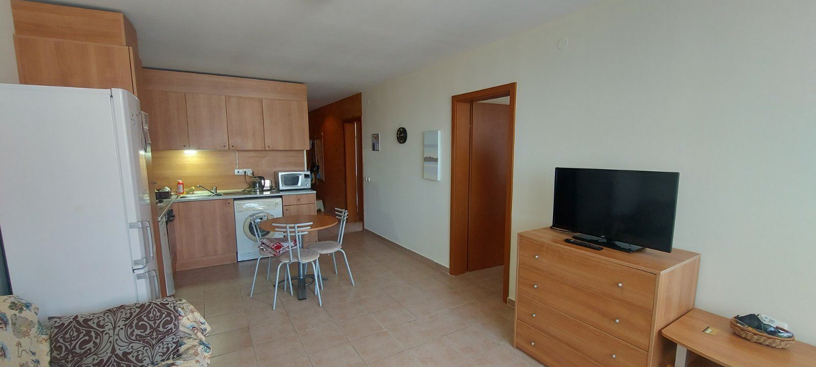 Geräumige Drei-Zimmer-Wohnung mit Meerblick in erster Meereslinie – bezugsfertig
