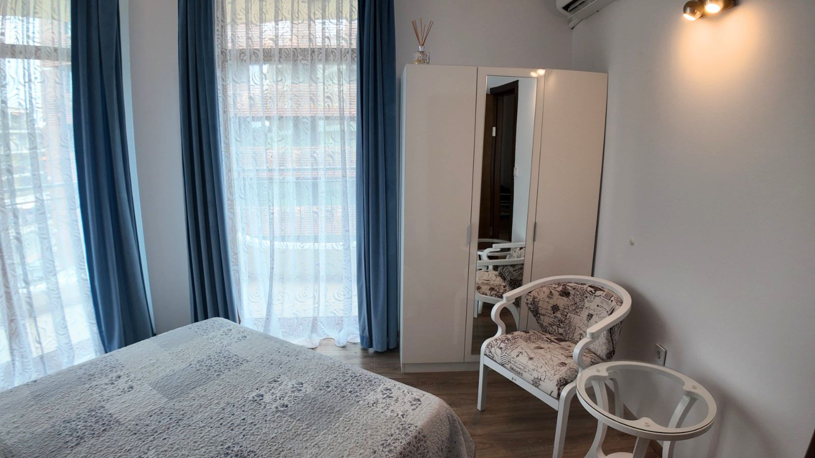 Stilvolle Wohnung mit einem Schlafzimmer in einer Anlage mit Swimmingpools und hervorragenden Annehmlichkeiten