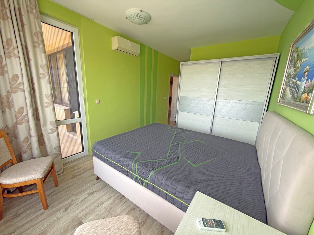 Drei-Zimmer-Wohnung mit Meerblick, 200 Meter vom Strand entfernt in Pomorie