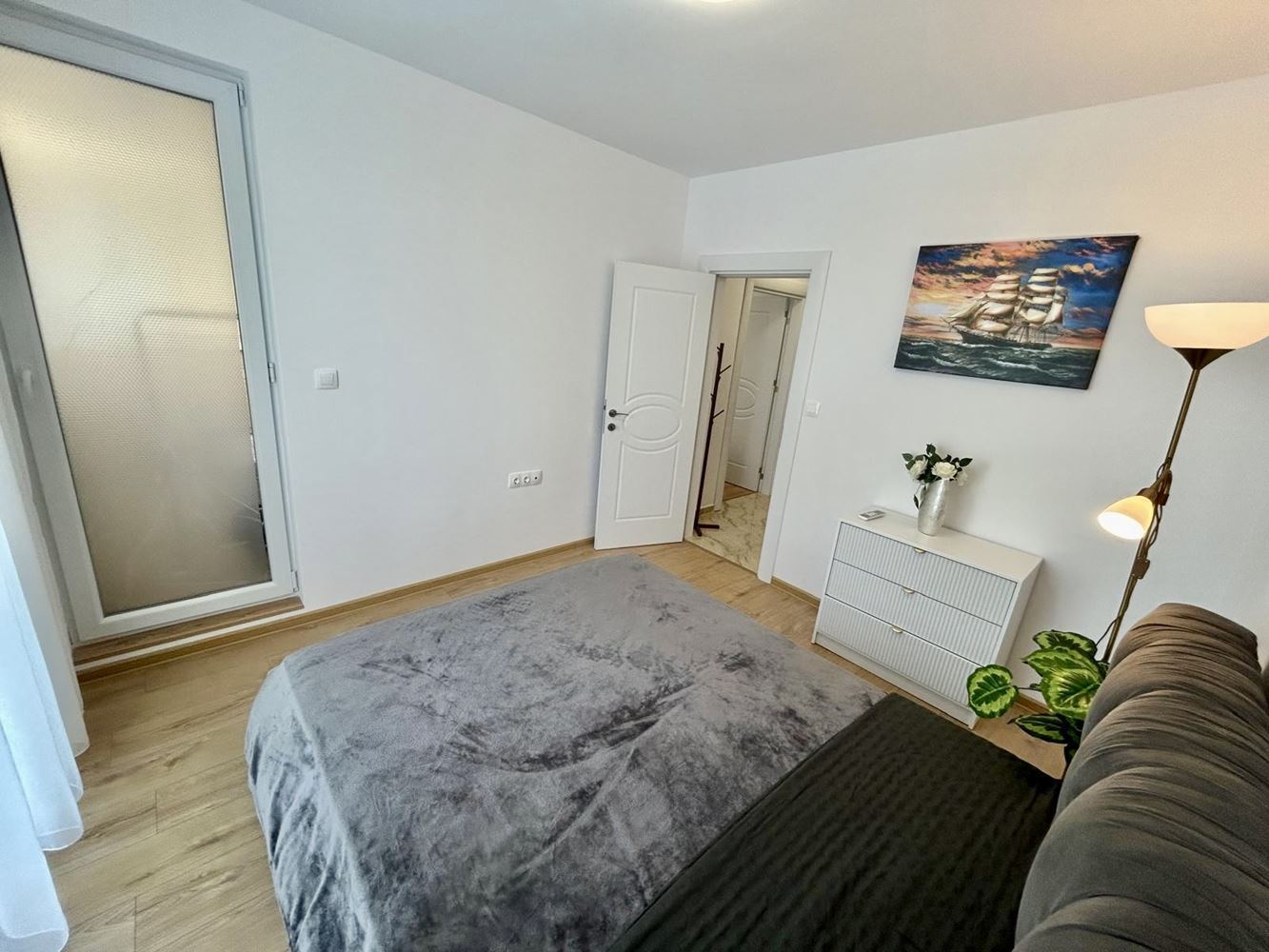 Zwei-Zimmer-Oase in einem neuen Luxuskomplex in Sonnenstrand – mit Poolblick