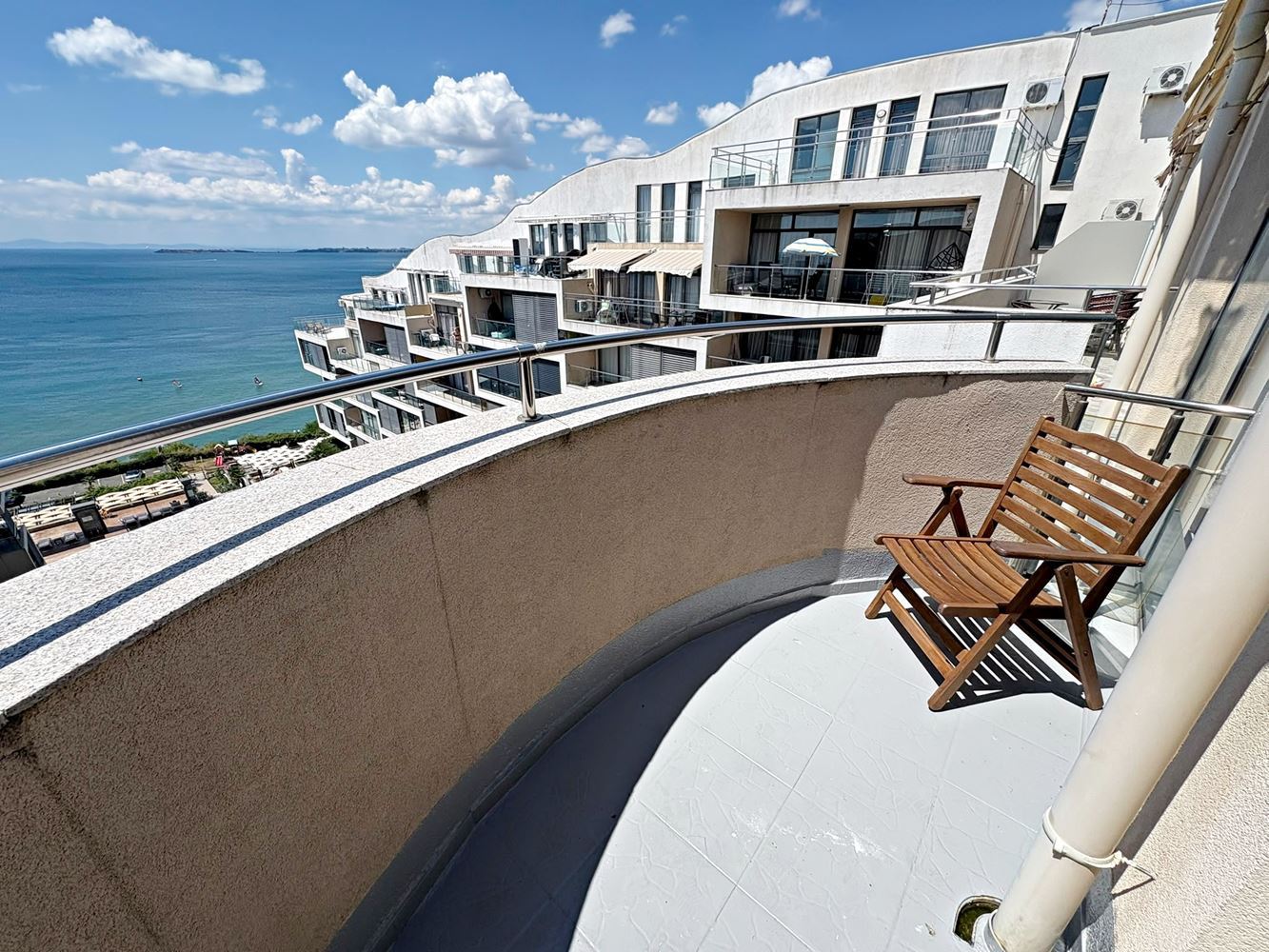 Luxuriöse 2-Zimmer-Wohnung mit Panoramablick auf das Meer in erster Linie in Sveti Vlas