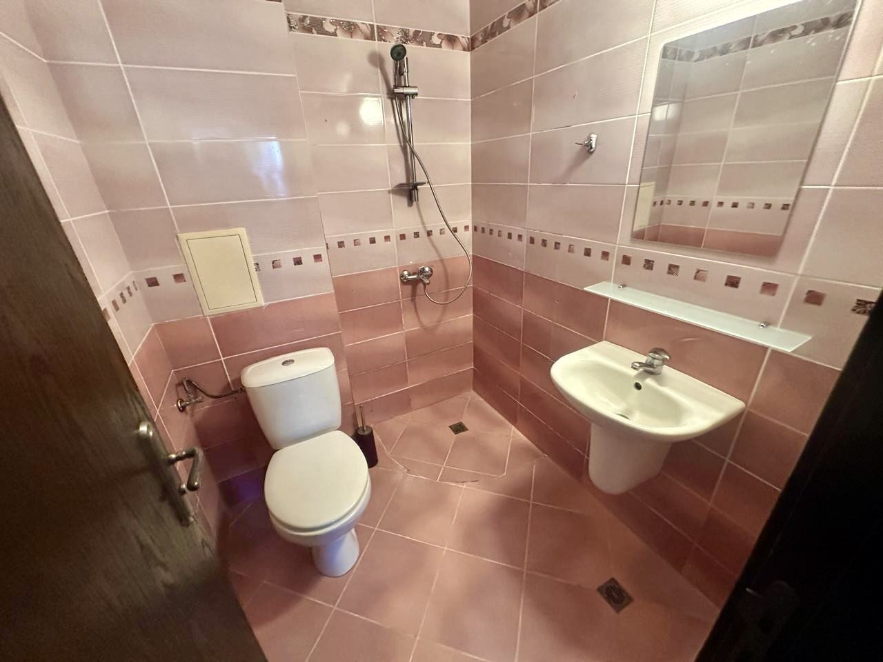 Geräumiges Erdgeschoss-Studio mit großer Terrasse und Möglichkeit zur Ein-Zimmer-Wohnung – Sicherheit und Komfort in Nessebar