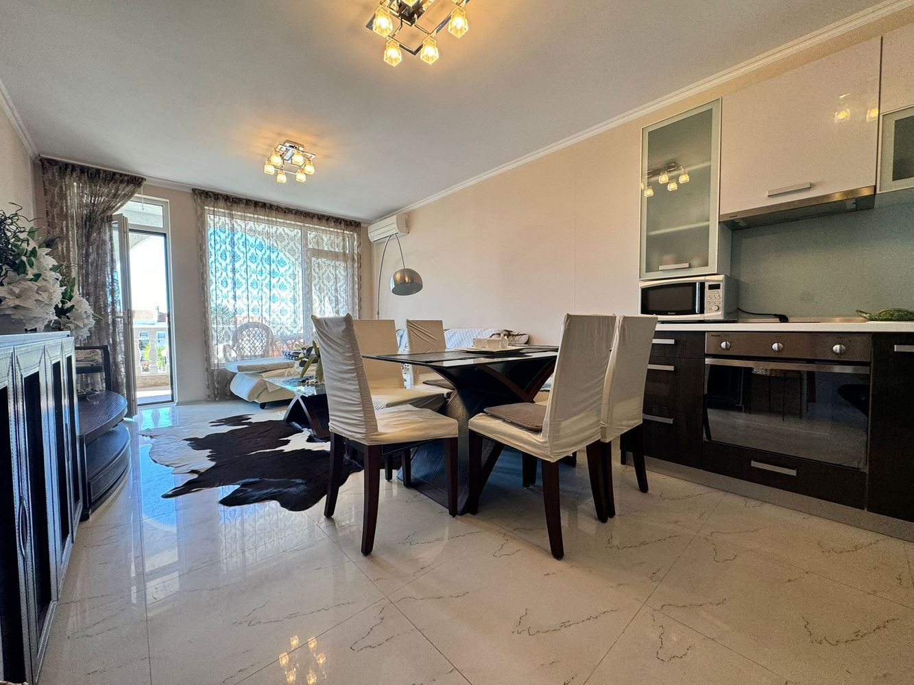 Stilvolle Zwei-Zimmer-Wohnung in einer Eliteanlage im Herzen von Sveti Vlas