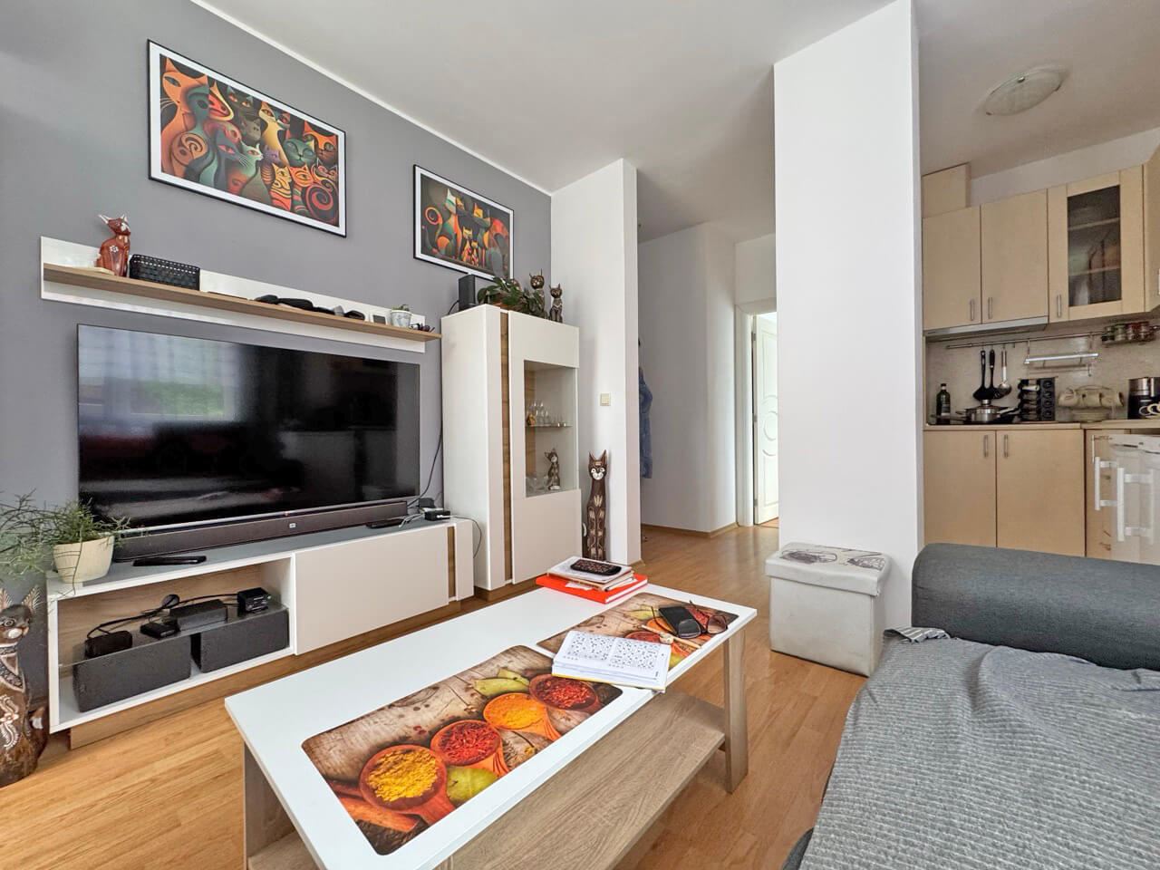 Luxuriöse Zweizimmerwohnung mit Poolblick in einer prestigeträchtigen Anlage in Sonnenstrand