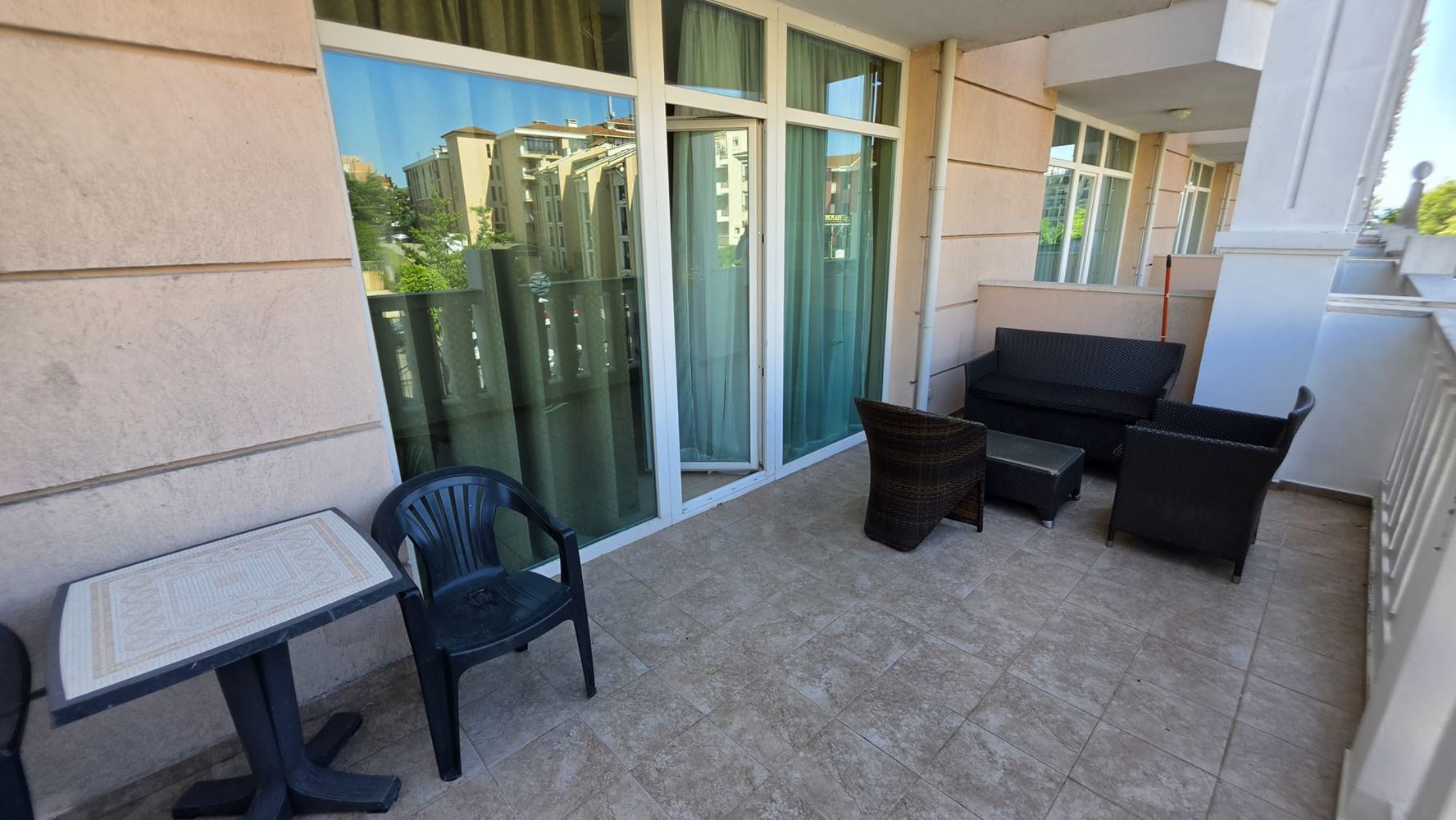 Geräumige 2-Zimmer-Wohnung mit einem Schlafzimmer in erster Meereslinie in Pomorie