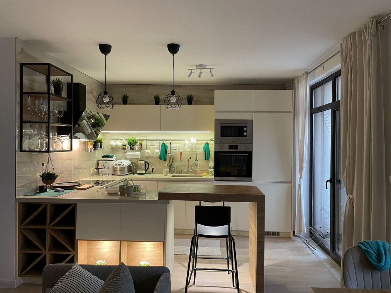 Geräumige Fünfzimmerwohnung mit Meerpanorama in Pomorie – Komfort, Stil und Funktionalität für eine große Familie