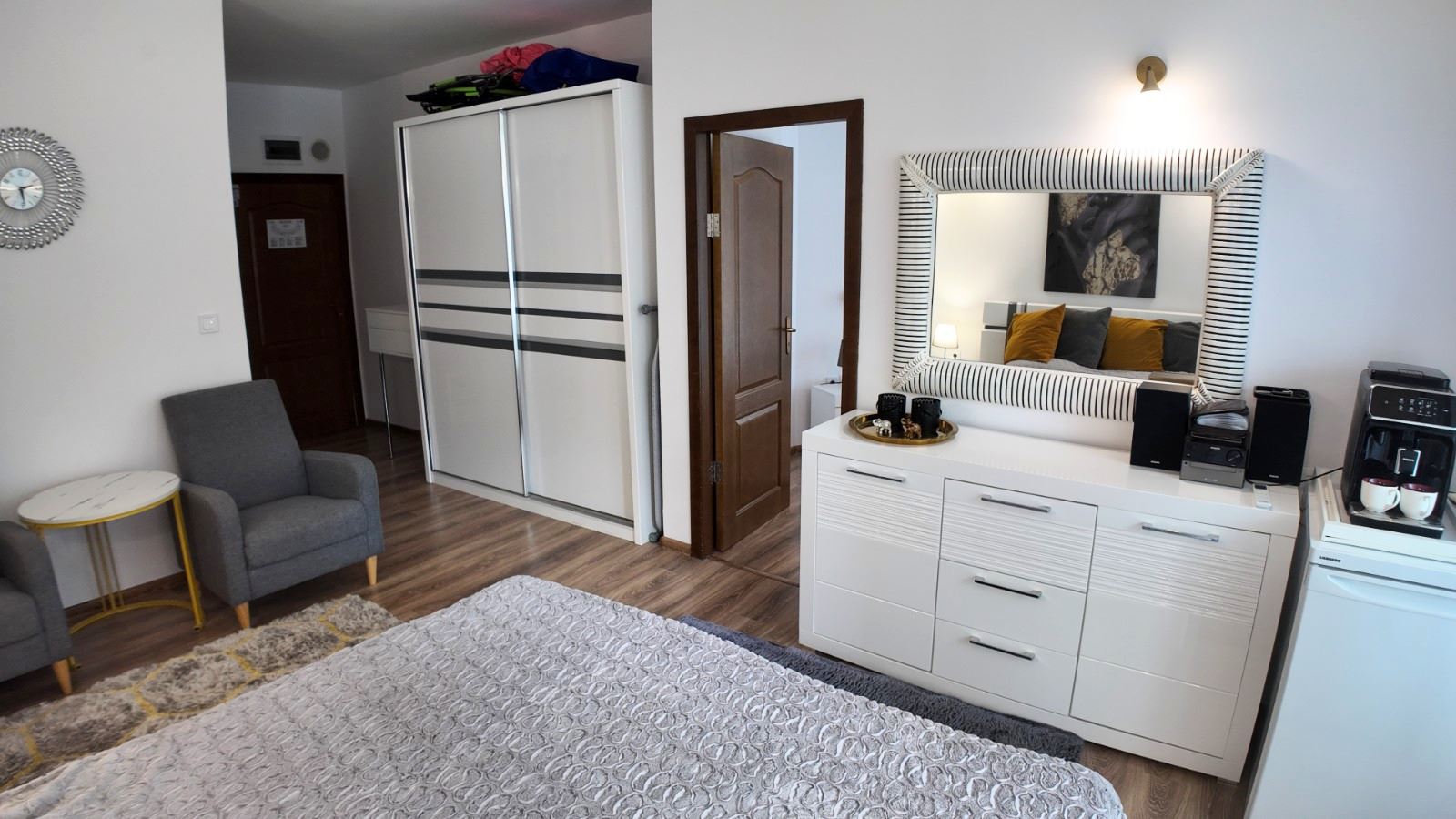 Stilvolle Wohnung mit einem Schlafzimmer in einer Anlage mit Swimmingpools und hervorragenden Annehmlichkeiten