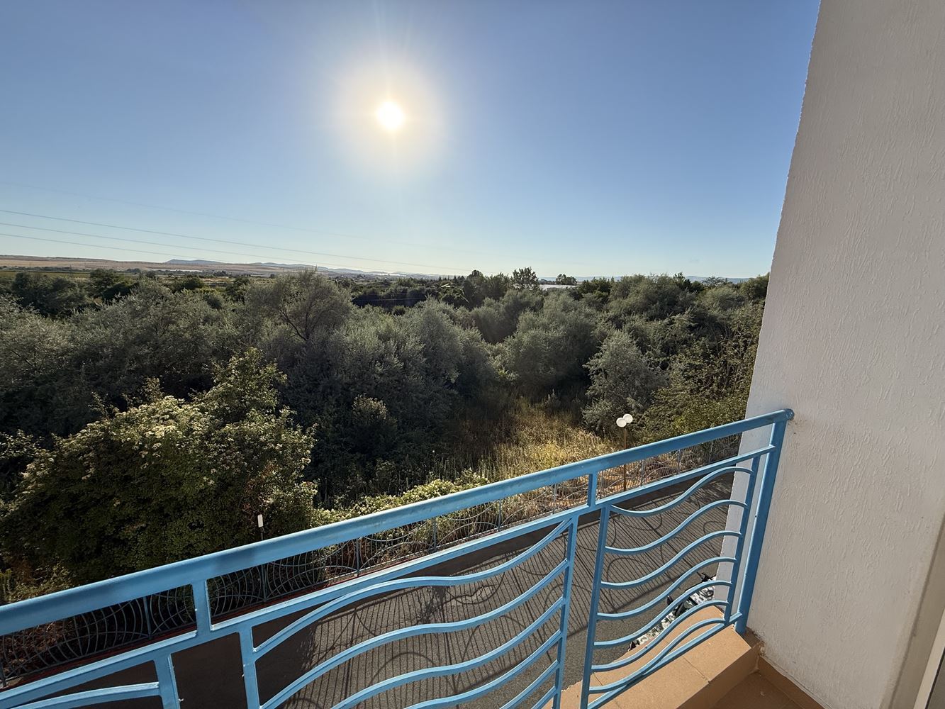 Ein-Zimmer-Wohnung mit Terrasse in Sonnenstrand – Komfort und ganzjährige Sicherheit