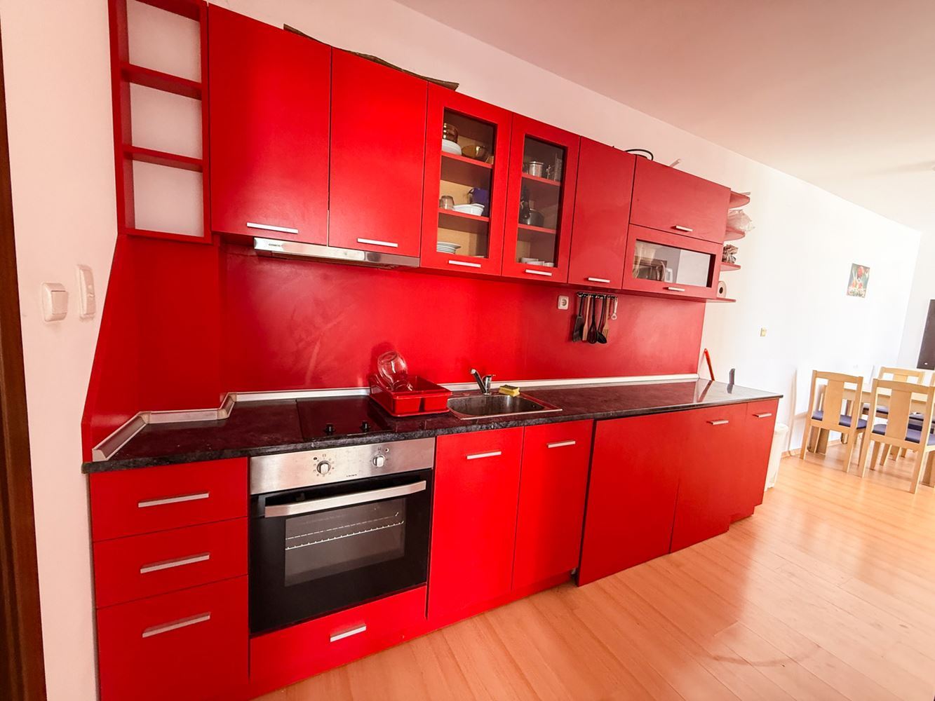 3-Zimmer-Wohnung mit Poolblick in einem gepflegten Komplex nahe Sonnenstrand
