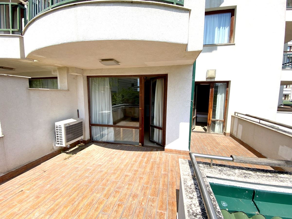 Zwei-Zimmer-Wohnung (mit einem Schlafzimmer) in erster Meereslinie in Ravda – Luxus, Natur und beeindruckender Poolblick