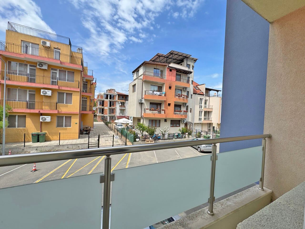 Geräumige Wohnung mit drei Schlafzimmern zum ganzjährigen Wohnen im Stadtviertel Cherno More, Nessebar