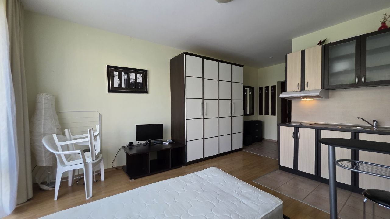 Praktisches und gemütliches Studio in Sonnenstrand – Komfort und Ruhe mit Blick auf den Pool