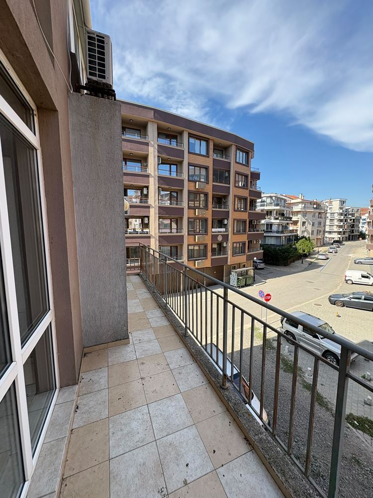 Geräumige Wohnung mit zwei Schlafzimmern in Pomorie – nur 400 Meter vom Meer entfernt