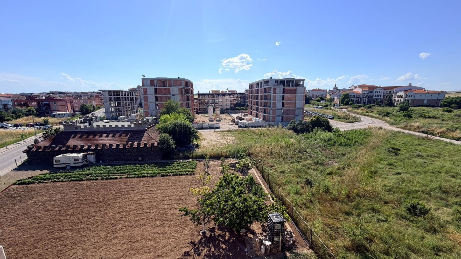 Zweizimmerwohnung mit Panoramablick, nur einen Schritt vom Meer entfernt in Ravda