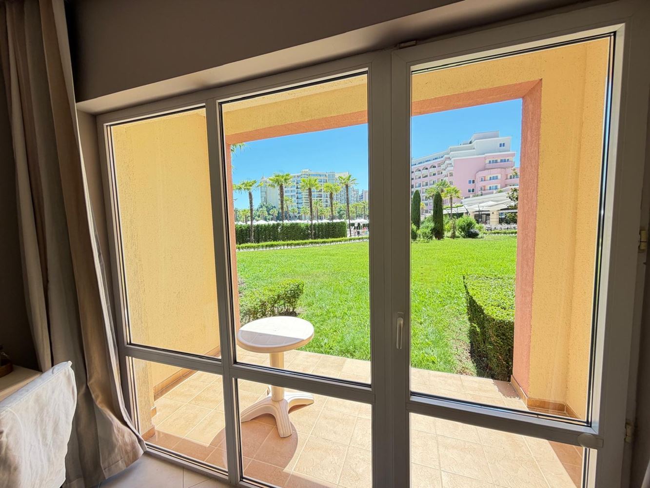 Wohnung mit einem Schlafzimmer und direktem Zugang zum Pool in Sonnenstrand – Luxus, Großzügigkeit und erstklassige Annehmlichkeiten
