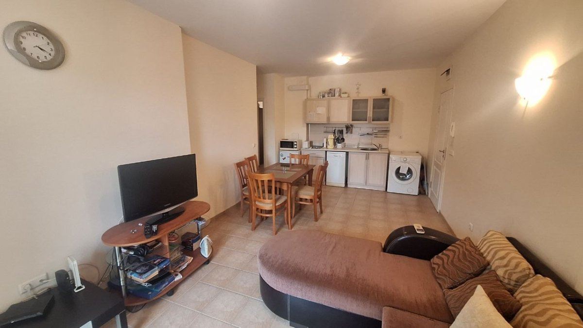 Geräumige Drei-Zimmer-Wohnung nur wenige Meter vom Strand entfernt in Ravda