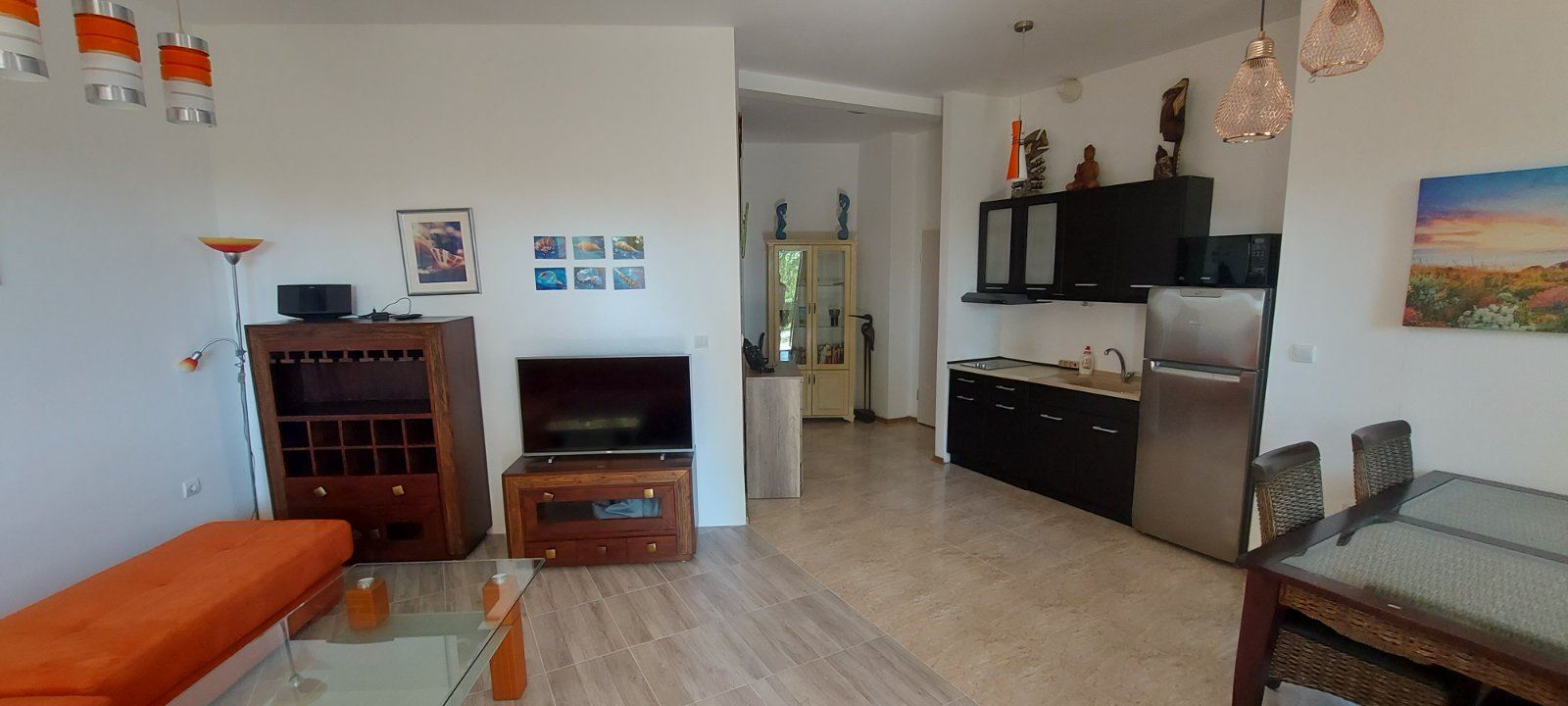 Erste Meereslinie in Aheloy – Wohnung mit einem Schlafzimmer, Panoramablick auf das Meer, eigenem Garten und hervorragenden Annehmlichkeiten