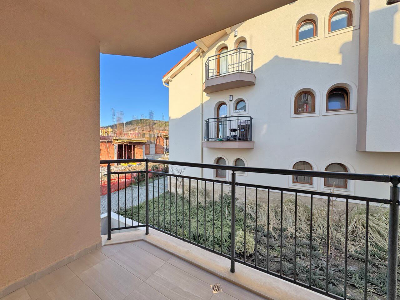 Exklusive 2-Zimmer-Erdgeschosswohnung in einem Prestigekomplex in Sunny Beach