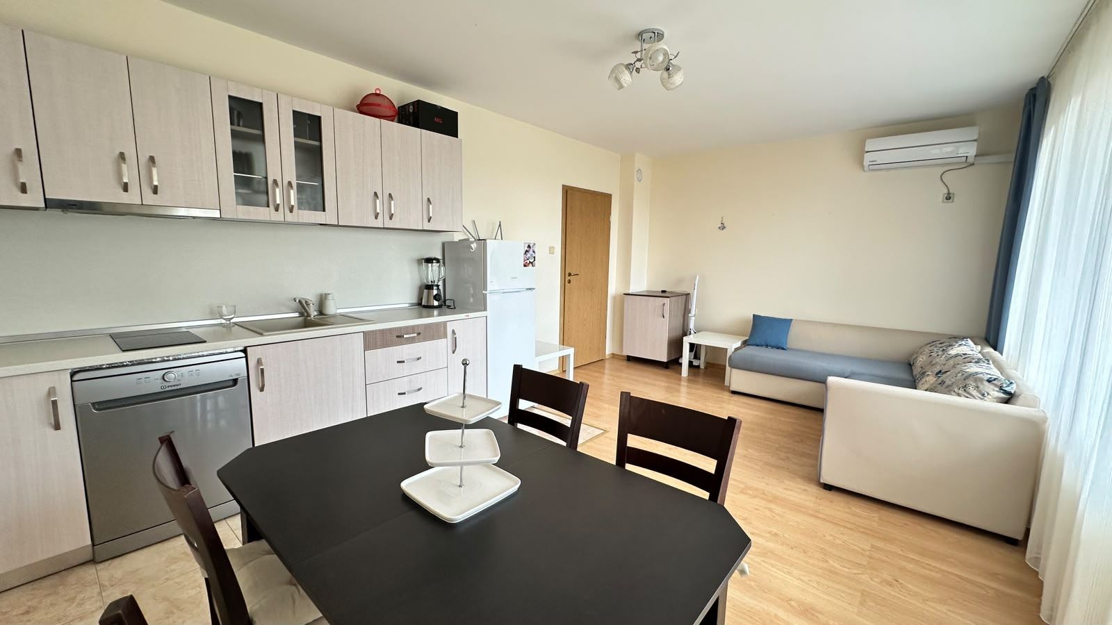 Helle Drei-Zimmer-Wohnung in ruhiger Lage in Nessebar mit niedriger Instandhaltungsgebühr