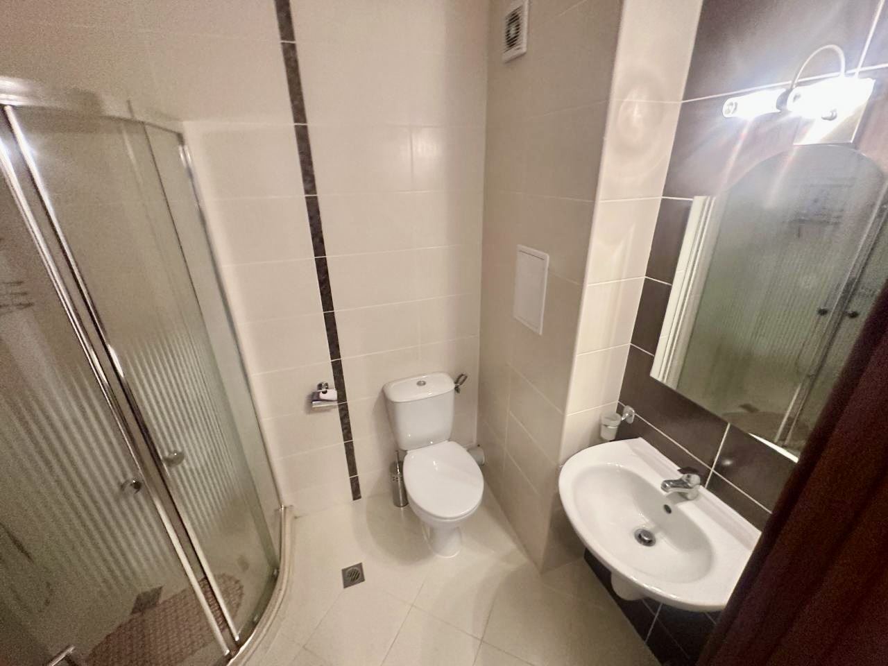 Geräumige Zweizimmerwohnung mit Blick auf den begrünten Innenhof in Nessebar