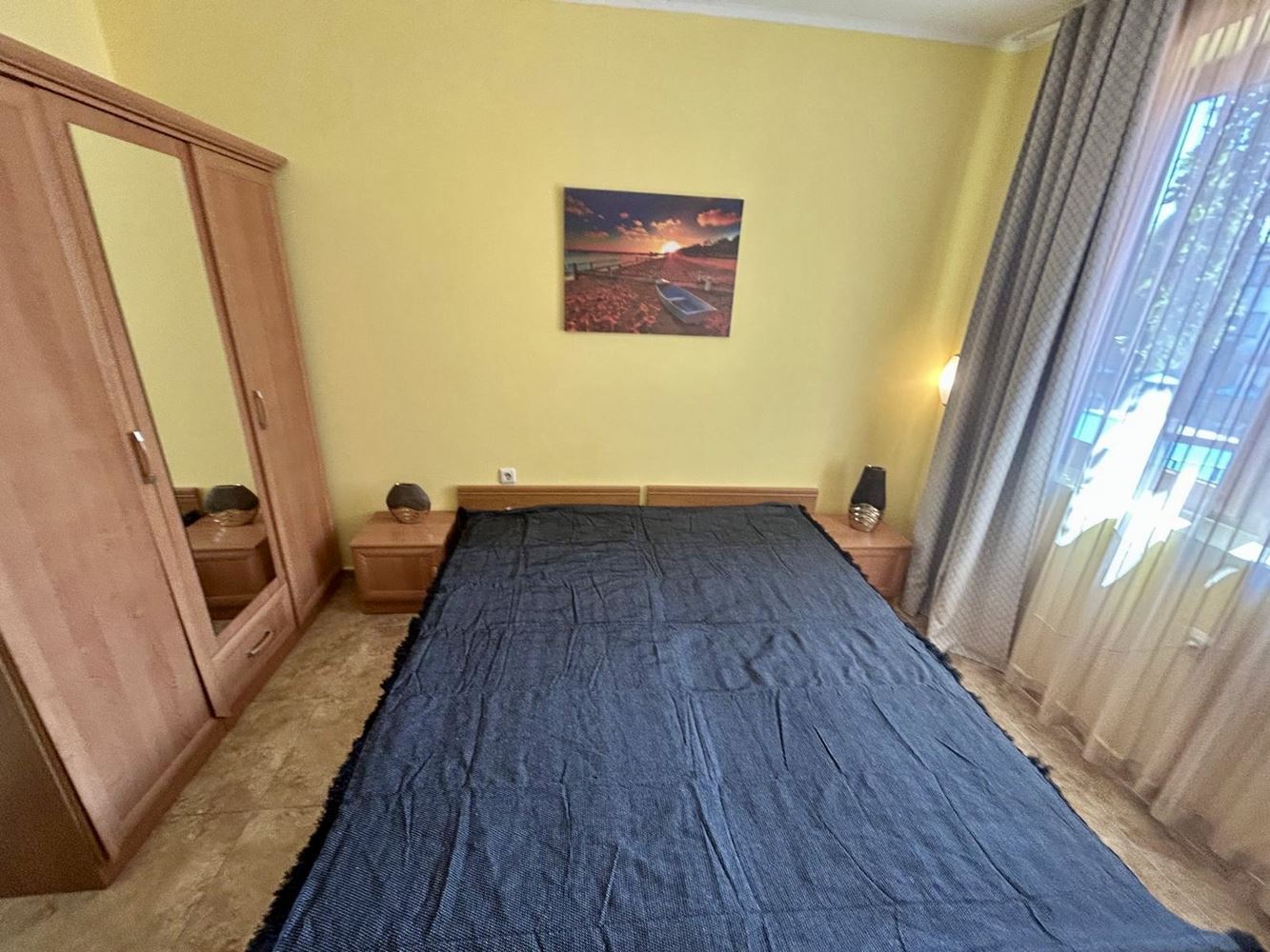 Geräumige Zwei-Zimmer-Wohnung mit Poolblick in Nessebar