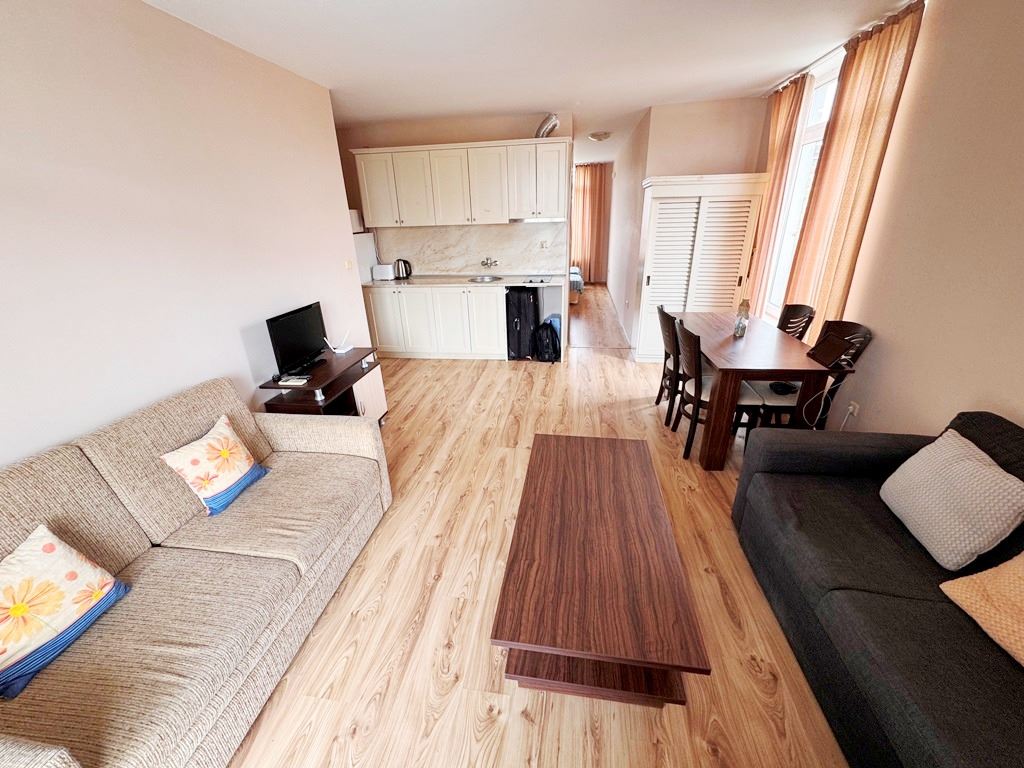 2-Zimmer-Wohnung mit Poolblick in einer prestigeträchtigen Anlage in Sonnenstrand