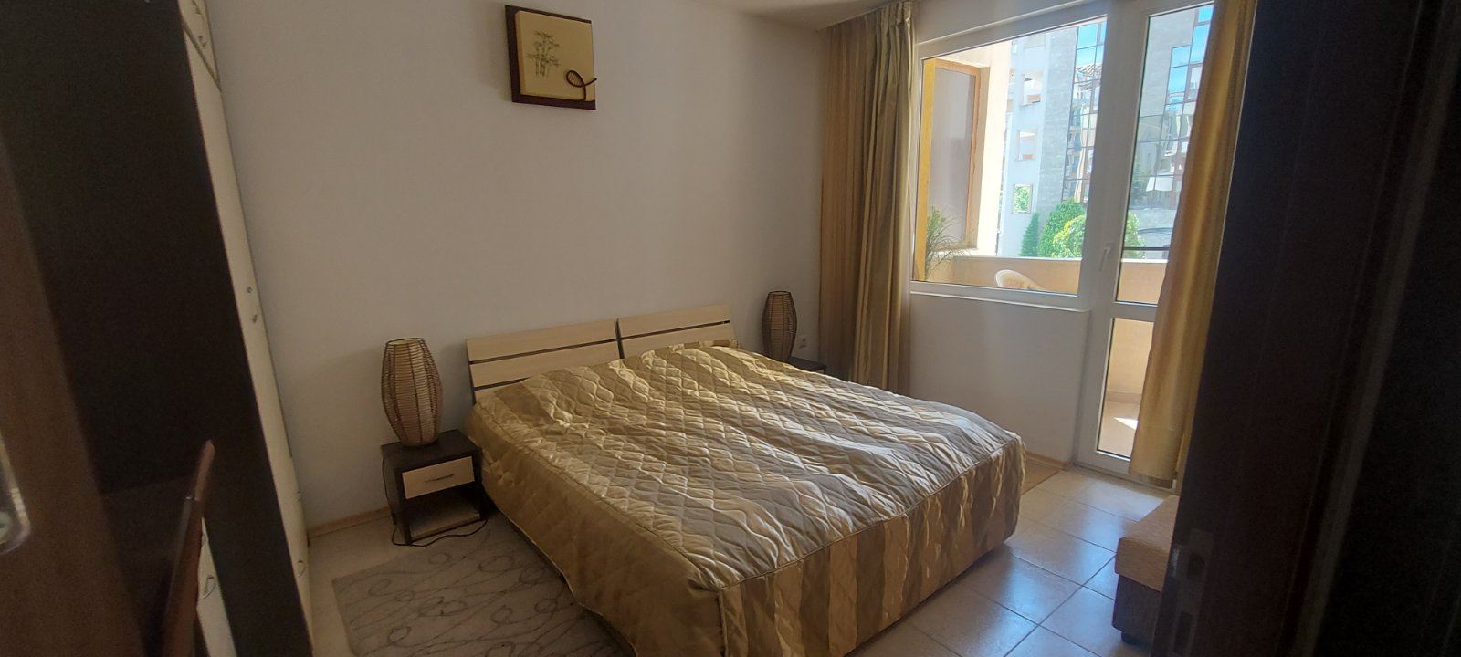 Geräumige Drei-Zimmer-Wohnung in moderner Anlage im Zentrum von Sonnenstrand