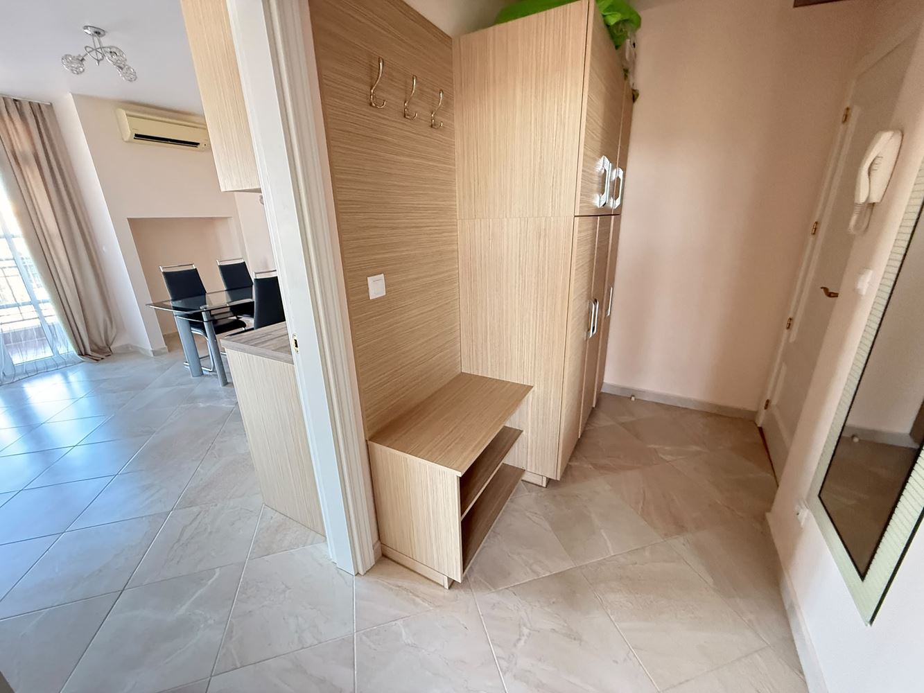 Wohnung in erster Meereslinie mit Meerblick – vollständig möblierte Immobilie in einer Wohnanlage im mediterranen Stil