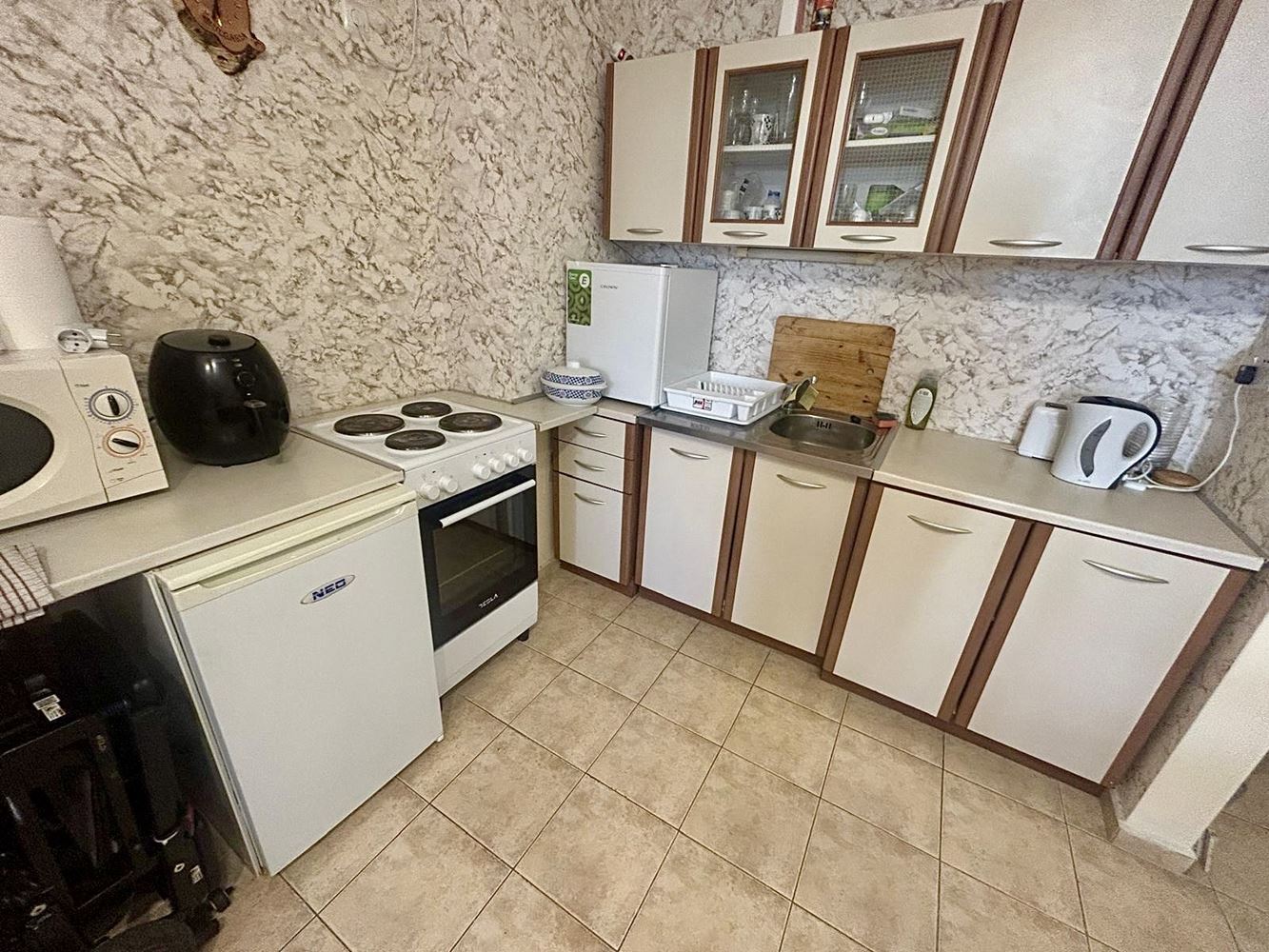 Geräumige Zweizimmerwohnung mit Blick ins Grüne in Nessebar – bezugsfertig