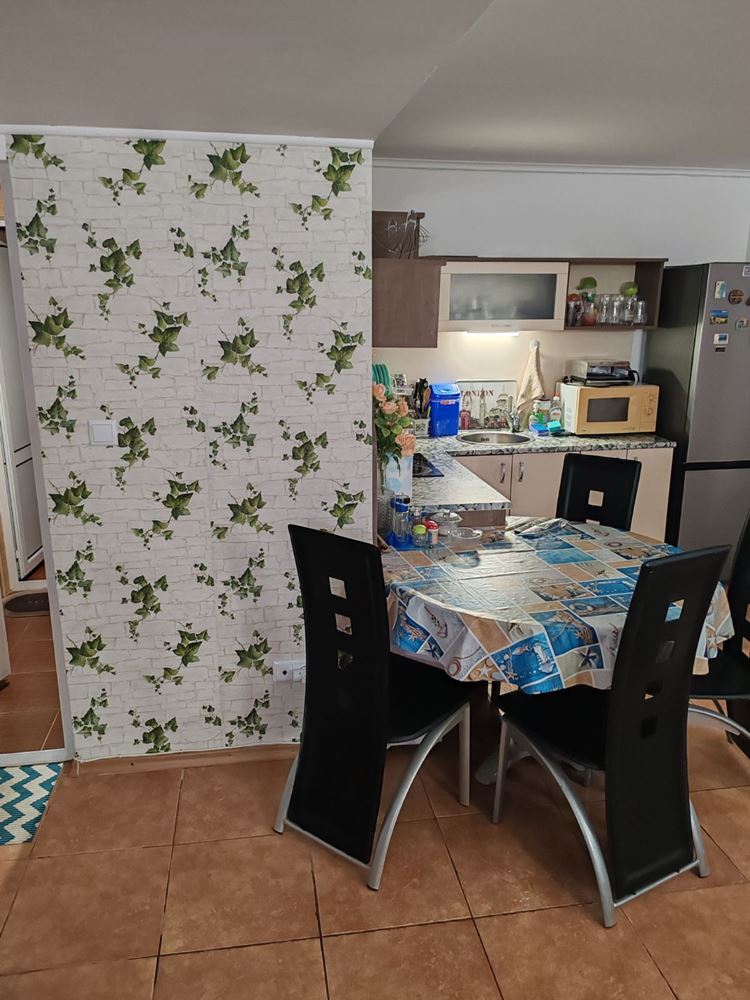 Geräumige Drei-Zimmer-Wohnung in Nessebar mit niedriger Jahresgebühr und kostenlosem Parkplatz