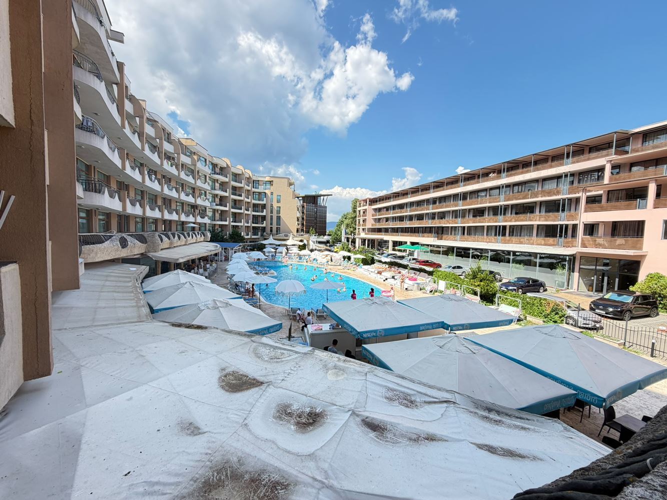 Geräumige Wohnung mit einem Schlafzimmer und großer Terrasse im südlichen Teil von Sonnenstrand – ausgezeichnete Investition am Meer
