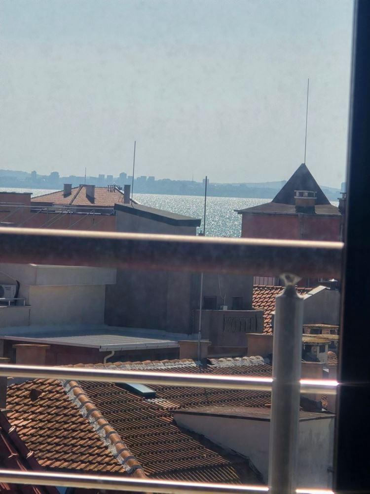Geräumige 3-Zimmer-Wohnung mit teilweisem Meerblick – ausgezeichnete Lage nahe dem Zentrum und dem Strand