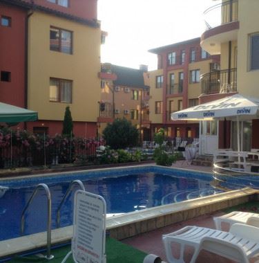 Elegant möbliertes Einzimmerwohnung mit Poolblick in Nessebar – ausgezeichnete Investition und Ferienimmobilie
