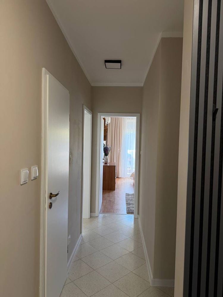 Geräumige Wohnung mit zwei Schlafzimmern und Meerblick in erster Linie in Ravda