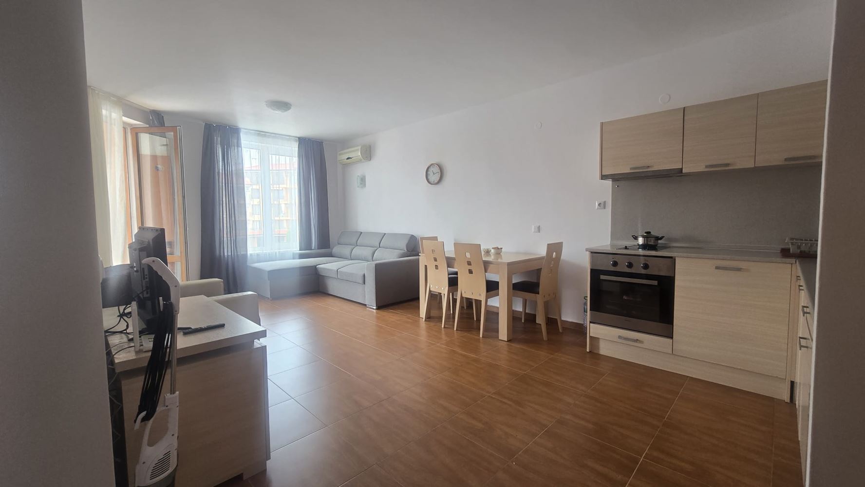 Zweizimmerwohnung mit Poolblick in Sveti Vlas – nur wenige Meter vom Meer entfernt