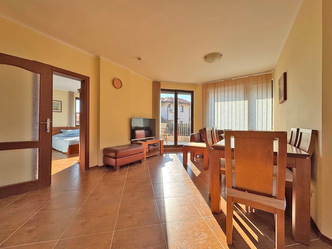 Geräumige 3-Zimmer-Wohnung mit Panoramablick auf Meer und Berge – Komfort, Stil und Ruhe inmitten der Natur