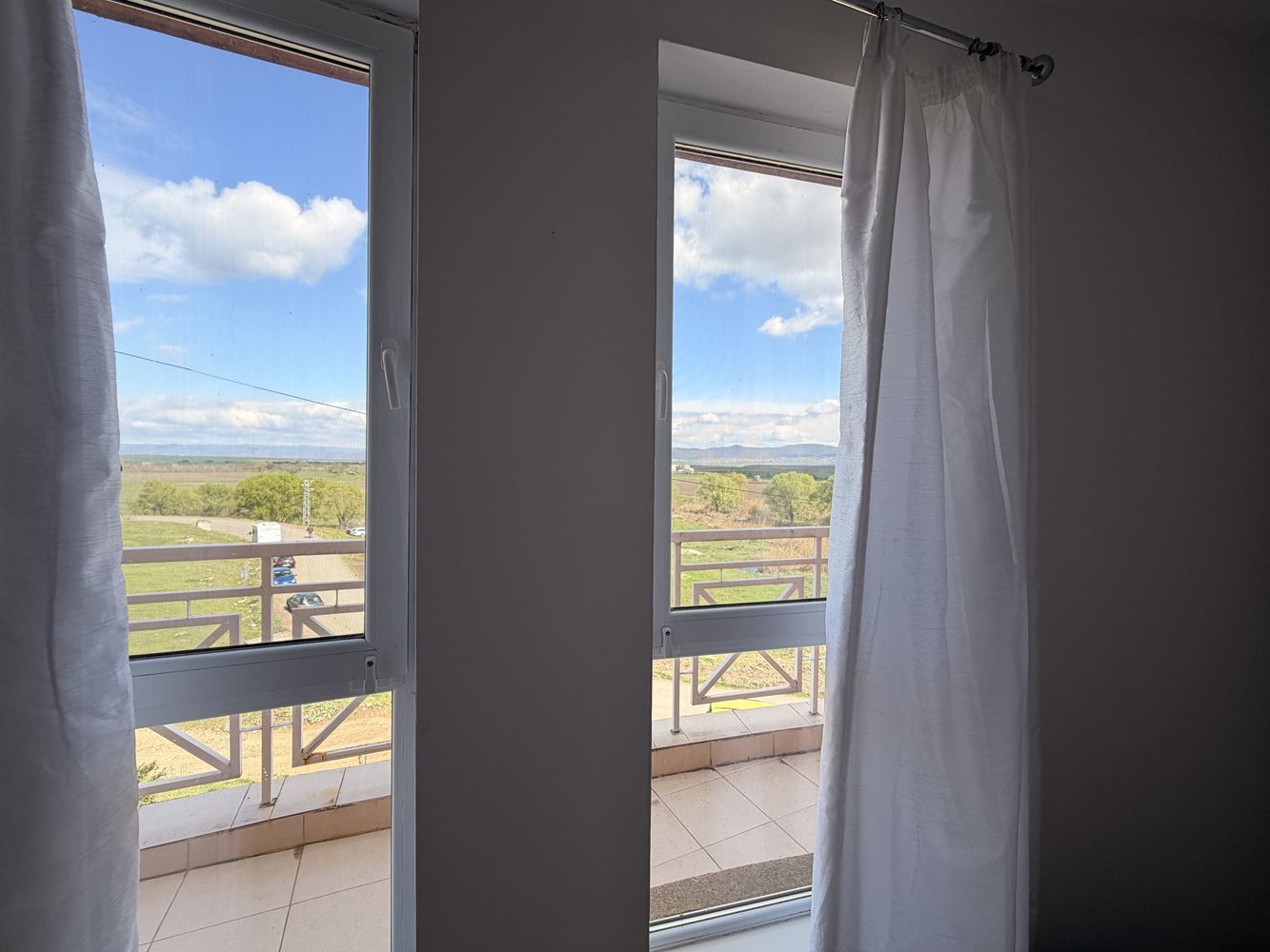 Drei-Zimmer-Wohnung mit Panoramaterrasse am Stadtrand von Sunny Beach – Komfort, Ruhe und Stil