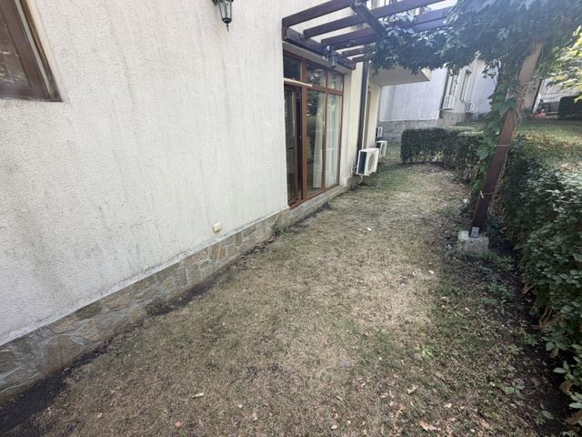 Komfort und Ruhe am Meer – geräumige Zweizimmerwohnung mit einem Schlafzimmer in Aheloy
