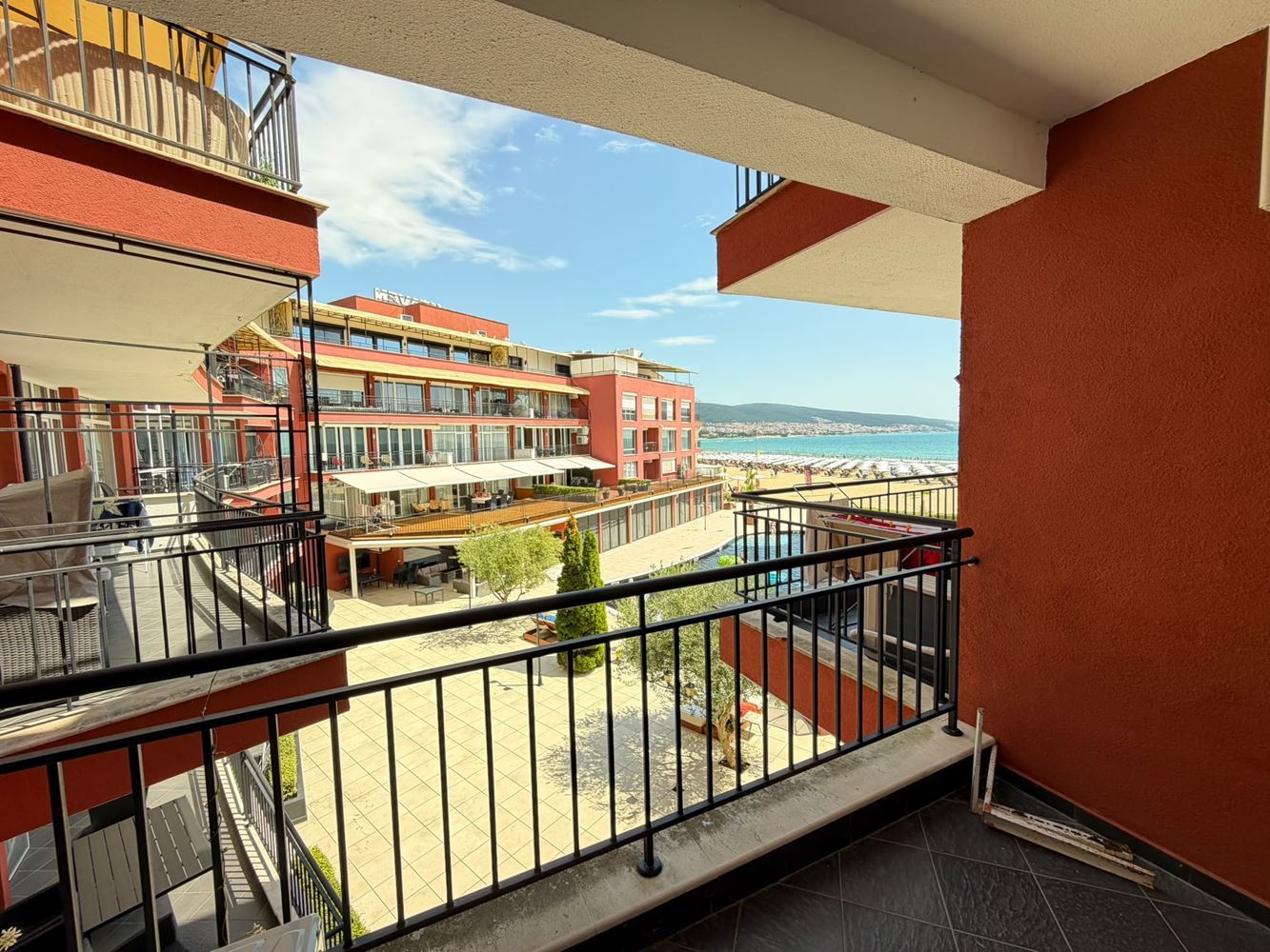 Luxuriöse Wohnung in erster Meereslinie in Sonnenstrand mit frontalem Meerblick