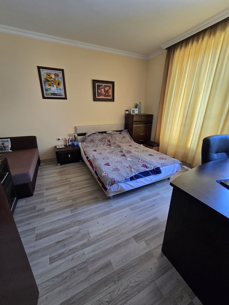 2-Zimmer-Wohnung in Sveti Vlas mit direktem Zugang zum Pool – ein ruhiger Ort zum Wohnen und Erholen
