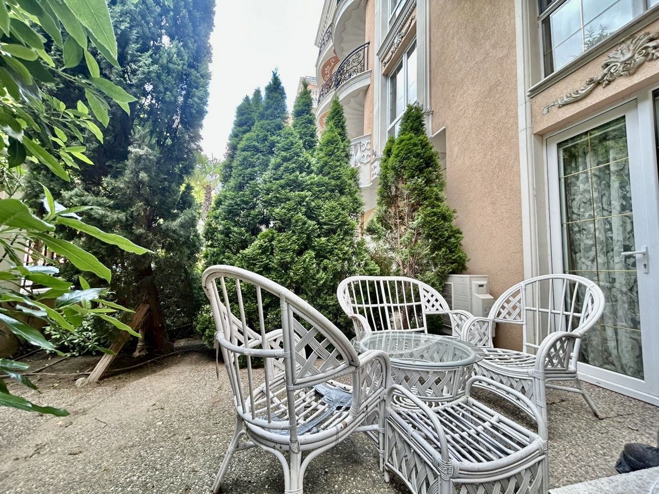 Luxuriöses Maisonette-Apartment mit Garten in Elite-Komplex – Komfort und Entspannung in Meeresnähe